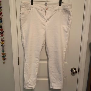 Old Navy super skinny white ankle pant, size 18